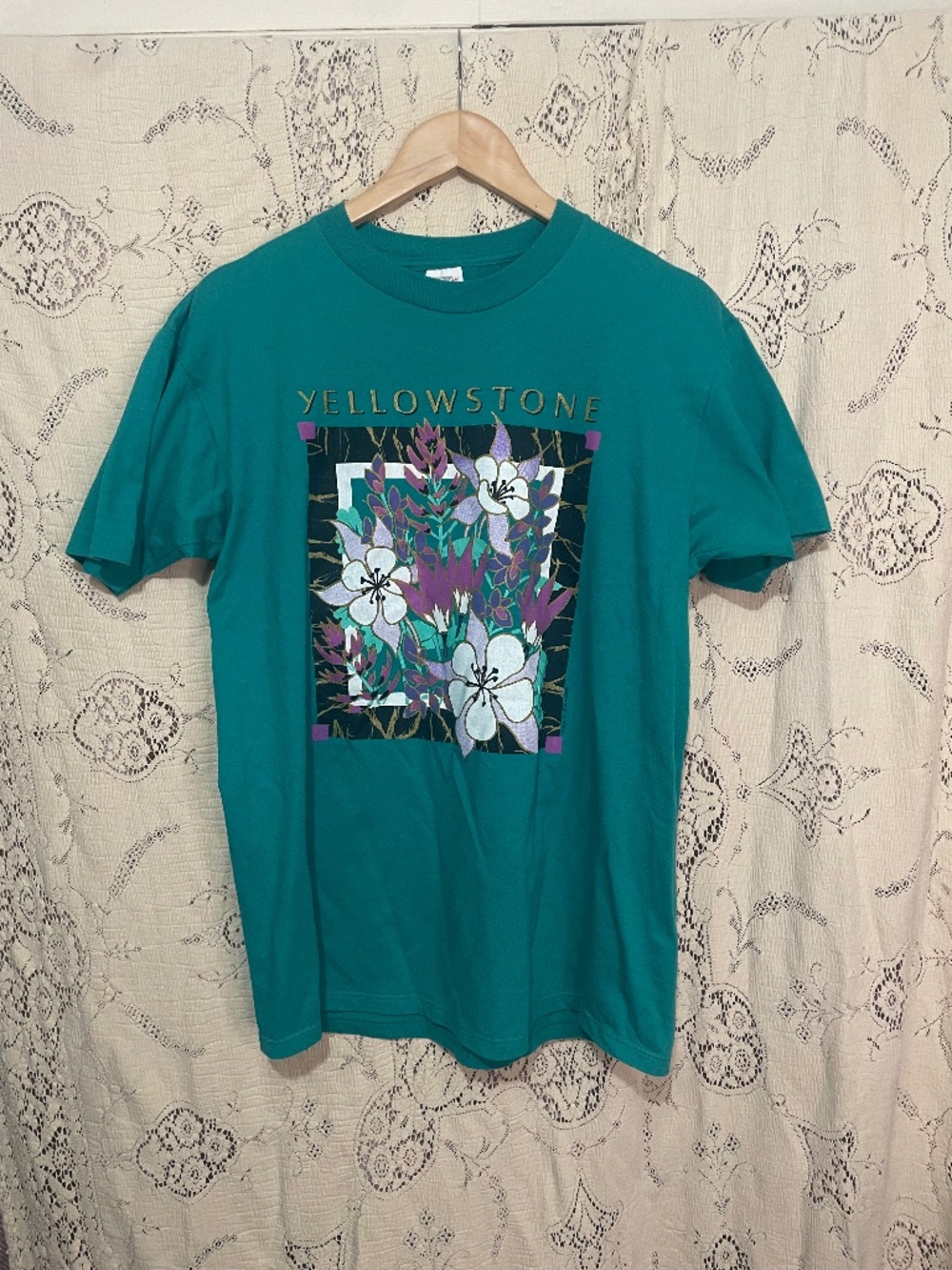 Jerzees: vintage 1990s Yellowstone National Park graphic t-shirt